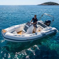Bateau semi-rigide Hypalon haute vitesse 5,8 m, coque en fibre de verre à fond en V profond, console centrale, bateau pneumatique rigide pour sports nautiques
