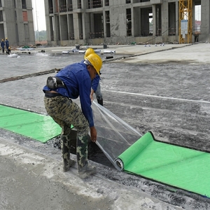 Membrane d'étanchéité bitumineuse autocollante à réaction rapide et forte adhérence pour structures souterraines - Product Image 1