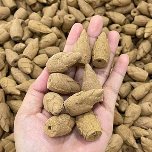 Conos de Incienso de Agarwood de Alta Calidad, Incienso Natural de Oud para Oración Budista, Meditación, Aromaterapia y Fragancia para el Hogar - Product Image 1