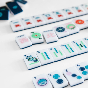 <span class=keywords><strong>Mahjong</strong></span> américain de luxe moderne pliable et portable, tuiles en acrylique bleu marine gravées, 160 tuiles, 2 couches, durable et écologique - Product Image 3