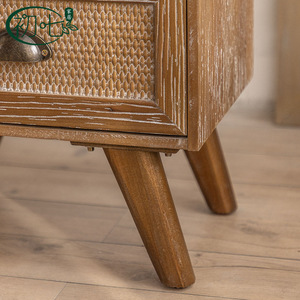 Mesita de noche de madera maciza de estilo retro americano con cajones de almacenamiento para dormitorio o sala de estar - Product Image 4