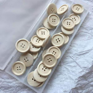 Nhà sản xuất trực tiếp 4 lỗ nút gỗ lạ mắt đầy đủ các màu sắc và kích cỡ nút gỗ giá rẻ cho quần áo-$0.01 - Product Image 2