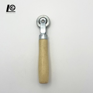 Outil de réparation de pneus de haute qualité, rouleau et aiguille à roulement à billes de 6 mm avec manche en bois - Product Image 3