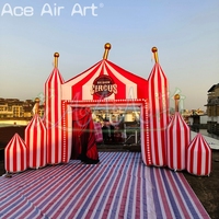 Mât de drapeau doré avec rayures rouges et blanches Arc gonflable extérieur sur le thème du cirque, Arc d'entrée de carnaval pour les événements et la décoration du cirque