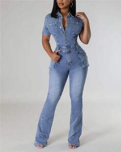 Yeni 2024 mavi moda cep <span class=keywords><strong>Denim</strong></span> tulumlar kadınlar düğme kısa kollu ince oyun makineleri rahat kovboy genel