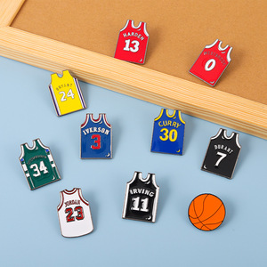 Cartoon Creatieve Sport Ster Basketbal Jersey Broche Zink Metalen Badges Voor Kleding Tas Decoratie Herdenking Pin Geschenken - Product Image 1