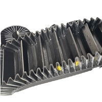 Bande transporteuse à cale latérale S200 pour escaliers avec capacité anti-rupture, modèle TC180 CLEAT