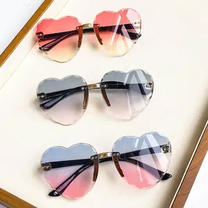 도매 디자인 어린이 하트 모양의 선글라스 아기 그라데이션 안경 OK 선글라스 소년 소녀 저렴한 선글라스