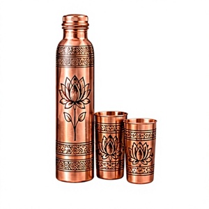 Botella de Agua Tradicional de Cobre con Juego de Dos Tazas, Diseño de Flor de Loto - Product Image 1
