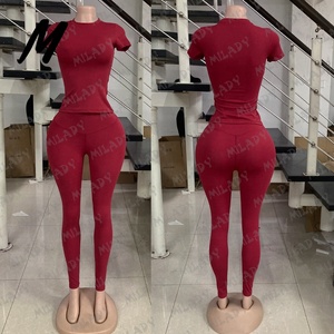 Completo Sportivo Due Pezzi: Top Aderente Manica Corta/Lunga e Leggings a Vita Alta, Abbigliamento per Yoga e Fitness da Donna - Product Image 3