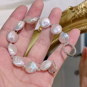 Bracelet en perles d'eau douce naturelles, style vintage, luxe léger, bouton, bijoux baroques, comme accessoire - Product Image 3