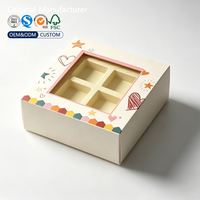 Boîte Cadeau Pâtissière Auto-Érigeable en Carton Ivoire Imprimé Personnalisé avec Fenêtre Transparente Verticale et Insert Diviseur 4 Compartiments, Qualité Alimentaire Biodégradable