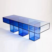 Moderner Blauer Acryl-Couchtisch mit Farbverlauf, Rechteckiger Ombre-Mitteltisch, Minimalistisches Möbelstück für Wohnzimmer und Hotel