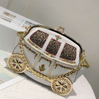Sac à main de soirée pour femme, design créatif brodé de chariots, tendance, sac à bandoulière unique de niche, dessin animé