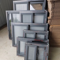 Fenêtre de ventilation coulissante verticale antivol en alliage d'aluminium intégré pour entrepôt et maison conteneur
