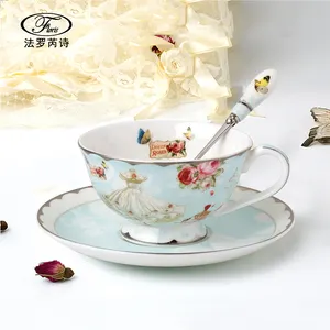 Caffè e tè insieme di tè Di Vetro, vaso di fiori, bone china tazza di tè e piattino con il cucchiaio in acciaio inox