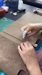 Bolsos de Diseño Hechos a Mano, Cosidos con Hilo de Cera de Abeja, Herrajes de Acero Puro, Marca de Lujo, Estilo Vintage, Cierre Abierto - Product Image 4