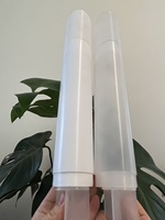 Poteau à mousse auto-arrosant robuste et réutilisable de 17 pouces de hauteur avec finition goutte-à-goutte pour la maison et le jardin