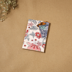Carnet en papier fait main avec couverture en tissu patchwork multicolore, journal artisanal écologique avec pages recyclées faites à la main - Product Image 1