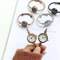 PENJUALAN HEBAT Gelang Emas Kecil Jam Tangan Mewah Logam Retro Wanita Jam Tangan Kuarsa Fashion Kasual Jam Tangan Wanita