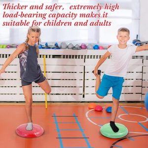 Cojín Inflable de PVC Esmerilado Rojo CZFIT, Antiexplosión, Antideslizante, Ligero, Doble Uso para Soporte de Columna Vertebral en Oficina, Yoga y Entrenamiento - Product Image 5