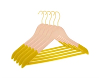 Cintres à vêtements en bois colorés de luxe personnalisés avec épaule floquée et barre ronde en velours antidérapante