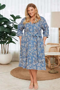 Abito a Mezza Manica Sylvie Floreale Blu <span class=keywords><strong>per</strong></span> Donne, Vestito Midi con Scollo a V, 100% Cotone Morbido e Traspirante - Product Image 2