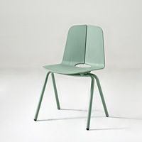Chaise de salle à manger moderne en PP anti-rayures, en stock, idéale pour les écoles, les hôtels, les appartements, les bars à snack et les espaces commerciaux.