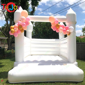 Castello Gonfiabile Gigante Bianco in PVC Premium 6x6ft, Capacità 10 Persone, per Matrimoni, Divertimento Interno ed Esterno, Ventilatore Incluso - Product Image 2