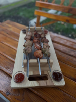 Handgefertigtes Grillspieß-Tablett aus Eschenholz mit Edelstahl-Abtropfschale, Holz-Grill-Serviertablett für Outdoor-Barbecue