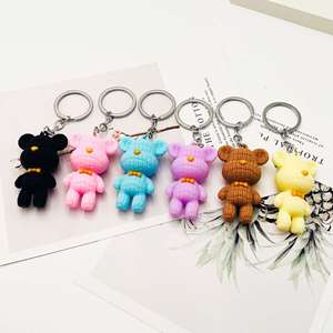 Nuevo Llavero Creativo de Silicona con Diseño de Oso Tejido, Llavero de PVC Colorido con Oso para Regalo Promocional - Product Image 2