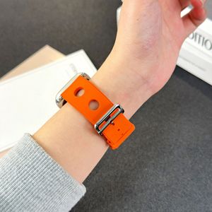Bracelet en silicone perforé BEEFLYPOWER <span class=keywords><strong>Sport</strong></span> pour <span class=keywords><strong>Apple</strong></span> <span class=keywords><strong>Watch</strong></span> Series 11 10 9 8 <span class=keywords><strong>7</strong></span> 6 SE 46mm 49mm Accessoires - Product Image 5