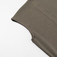Robe mi-longue décontractée tendance pour femmes 2026, col en V, ceinture décorative, robe chic sans manches rétro pour femmes.