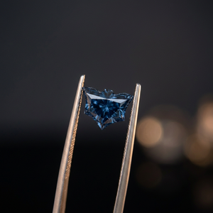 Diamante Azul Intenso Fantasía Batman de 1.00 Quilates VS1 Certificado IGI, Cultivado en Laboratorio, Corte Excelente CVD/HPHT para Joyería - Product Image 3