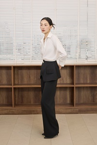 Pantalones KQ78 de Sarga (Mezcla de Poliéster (Poliéster + Elastano) con Ribete de Poliéster, Diseño KISS en la Parte Delantera, Abertura Lateral y Botones Decorativos - Product Image 3