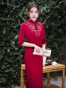 <span class=keywords><strong>Robe</strong></span> <span class=keywords><strong>de</strong></span> mariée Cheongsam haut <span class=keywords><strong>de</strong></span> gamme <span class=keywords><strong>pour</strong></span> jeune <span class=keywords><strong>belle</strong></span>-<span class=keywords><strong>mère</strong></span>, <span class=keywords><strong>robe</strong></span> <span class=keywords><strong>de</strong></span> soirée traditionnelle chinoise Qipao à manches trois-quarts - Product Image 3