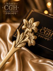 ช้อนเสิร์ฟแบบยาวลายดอกไม้เคลือบทองวินเทจ Casglow Heritage ผลิตจากสแตนเลสขัดเงา เป็นมิตรต่อสิ่งแวดล้อม ปรับแต่งได้ - Product Image 3