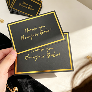 Tarjeta de agradecimiento personalizada de 10x15cm con logo en lámina dorada, impresión en cartulina negra, tarjeta de presentación para negocios de peluquería, ropa y accesorios. - Product Image 5