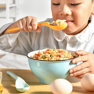 Cuchara de Silicona de Grado Alimenticio para el Hogar, Cuchara de Silicona Flexible con Mango Largo para Servir Sopa en la Cocina - Product Image 3