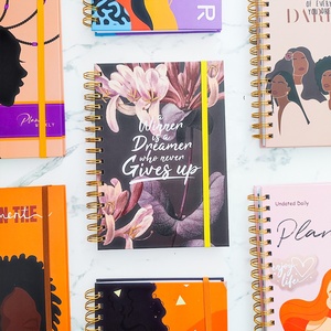 Agenda Planner Settimanale e Mensile A5 2026 con Spirale Dorata, Diario Non Datato con Tasca Portaoggetti e Logo Personalizzato - Product Image 4