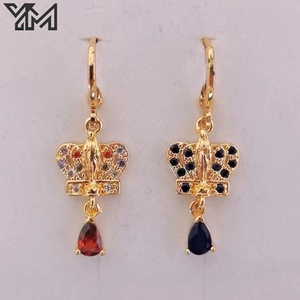 Pendientes Colgantes de San Judas con Baño de Oro YM y Esmalte Verde |   Joyería Religiosa Católica para Mujeres Europeas - Product Image 5