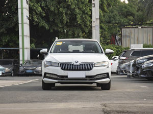 <span class=keywords><strong>Skoda</strong></span> Superb 2025 TSI 280 DSG Edición Premium <span class=keywords><strong>de</strong></span> Lujo 1749 Hatchback con Techo Solar Dinámico y Eficiente Espacioso Liftback - Product Image 2