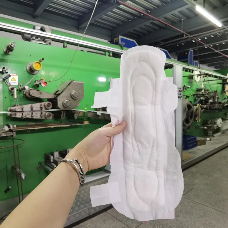 Otomatik ikinci el lady pad makinesi yeniden peçete yapma makinesi fabrika için çok boyutlu sıhhi umumi tuvalet havlusu
