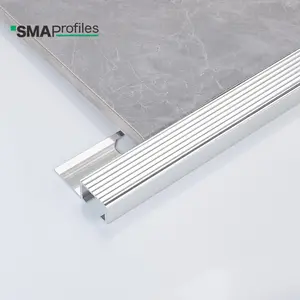 SMAProfiles सतह पर नाली के साथ लोकप्रिय डिजाइन एल्यूमीनियम संगमरमर सीढ़ी नाउज़िंग प्रोफ़ाइल स्ट्रिप्स