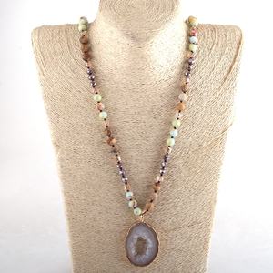 สร้อยคอจี้หินดรูซี่ทรงยาวแบบไม่สมมาตร ประดับคริสตัลสีน้ำตาลและหินธรรมชาติแบบอิมพีเรียล - Product Image 5