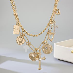 Collana Girocollo a Catena di Lusso da Donna di Tendenza con Ciondolo a Croce Sovrapposto di Alta Gamma e Design di Nicchia - Gioiello con Motivo a Croce di Grande Successo - Product Image 5