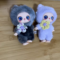 Liila Lucky Cat V1 – Boîte Mystère de Produits de Haute Qualité, Cadeau Peluche Vinyle Mignonne, Poupée Surprise, Boîte Mystère Tendance, Jouet Pendentif