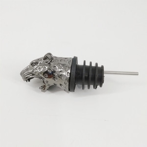 Bouchon verseur de vin tête de <span class=keywords><strong>cerf</strong></span>, Cadeaux de chasse, Bec verseur pour bouteilles d'<span class=keywords><strong>alcool</strong></span> et spiritueux, Cadeaux d'anniversaire et de Noël <span class=keywords><strong>cerf</strong></span> - Product Image 4