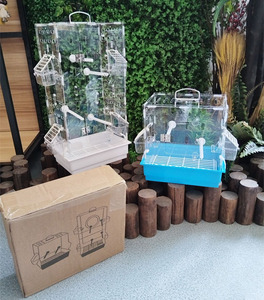 Jaula de pájaros de alta calidad directa de fábrica al por mayor contiene <span class=keywords><strong>2</strong></span> cajas de comida, <span class=keywords><strong>2</strong></span> postes de pie, cada caja interior se embala individualmente - Product Image 1