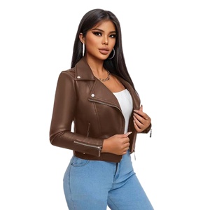 Blouson moto court noir en similicuir pour <span class=keywords><strong>femme</strong></span>, avec revers, fermeture éclair asymétrique, épaulettes et multiples poches zippées, coupe slim, style motard - Product Image 5